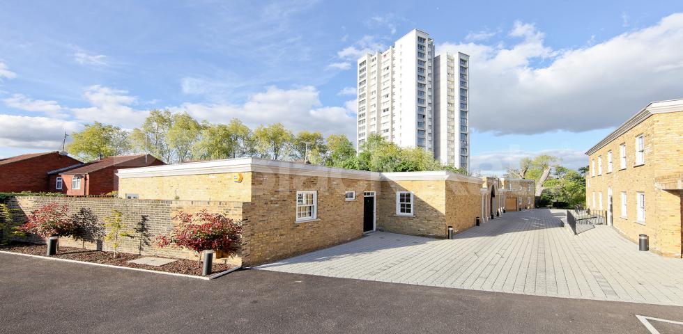 			NEW INSTRUCTION (Includes Parking), 3 Bedroom, 1 bath, 1 reception Mews House			 Rushgrove Street , Woolwich Arsenal